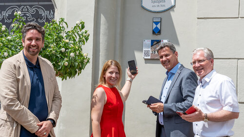 Museumsleiter Stefan Regenfelder, Ideengeberin Sabine Krupka, Landeshauptmann Daniel Fellner und Bürgermeister Martin Kulmer 