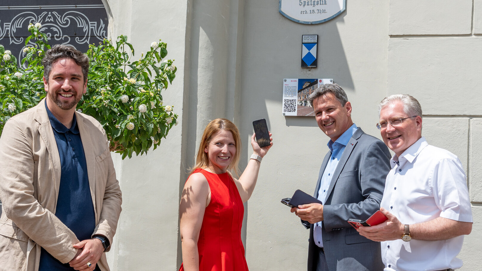 Museumsleiter Stefan Regenfelder, Ideengeberin Sabine Krupka, Landeshauptmann Daniel Fellner und Bürgermeister Martin Kulmer machten heute den ersten virtuellen Stadtrundgang. 