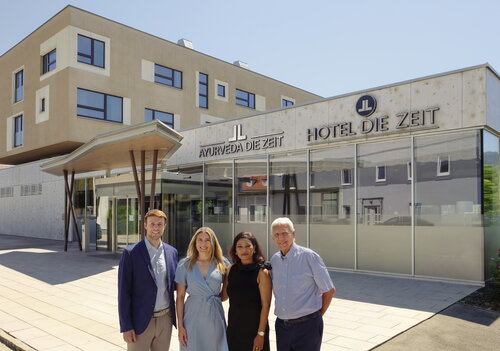 Andreas, Michaela Riedl, Preeti Hoffmann, Alfred Riedl.jpg