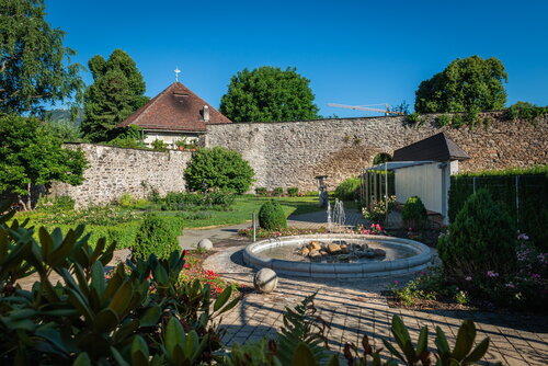 Rosengarten Sankt Veit.jpg